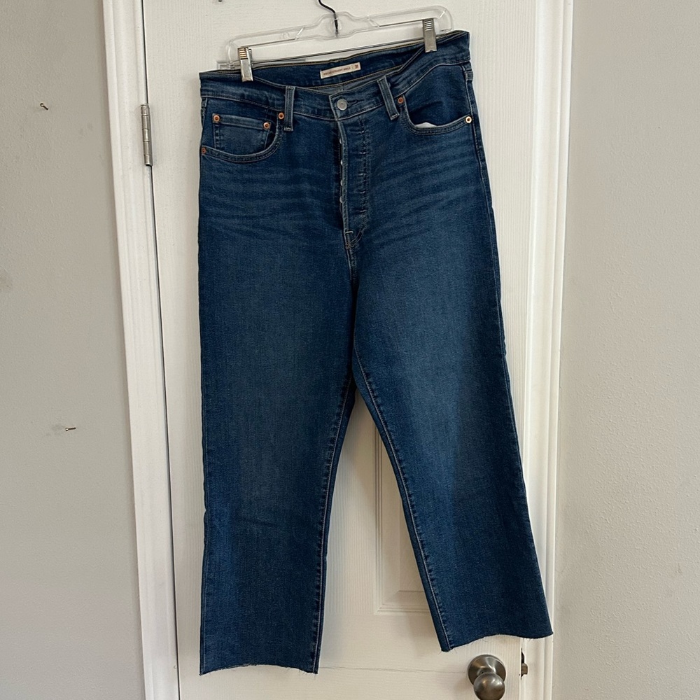 Levi’s Women’s Ribcage Straight Ankle Jeans